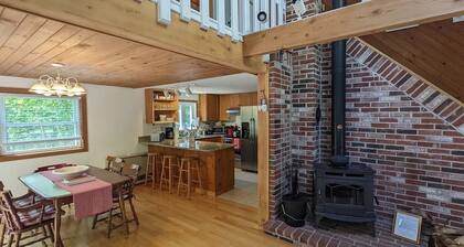 White Mountain Chalet; great for skiers, hikers & families!