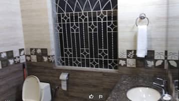 Standard Double Room | Bathroom | Shower, free toiletries, towels