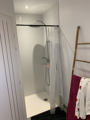 Bruser, hårtørrer, Sæbe, Shampoo