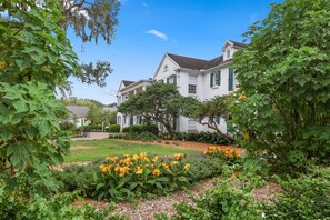 Exterior - Modern Adobe Oasis~Heated Pool~Fresh Remodel (Sarasota)