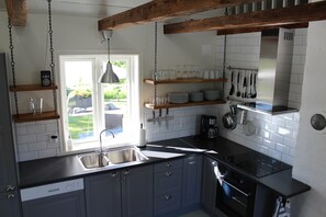 Microwave, oven, stovetop, dishwasher - Guest accommodation in a rural and peaceful environment with 4 beds (Skåne län)
