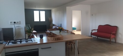 Country cottage 8 to 14 people