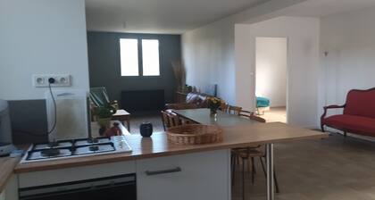 Country cottage 8 to 14 people