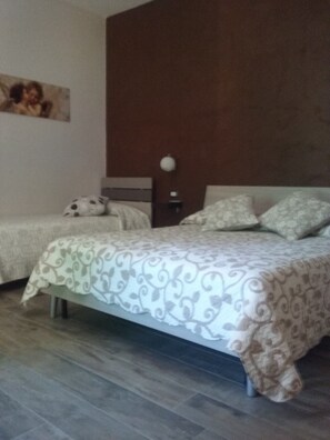 Comfort Room | Desk, free WiFi - Guesthouse outside the Port (Civitavecchia)