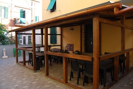 Exterior. Guesthouse outside the Port