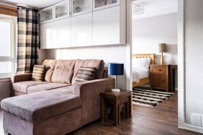 Smart TV, fireplace, video games, DVD player
