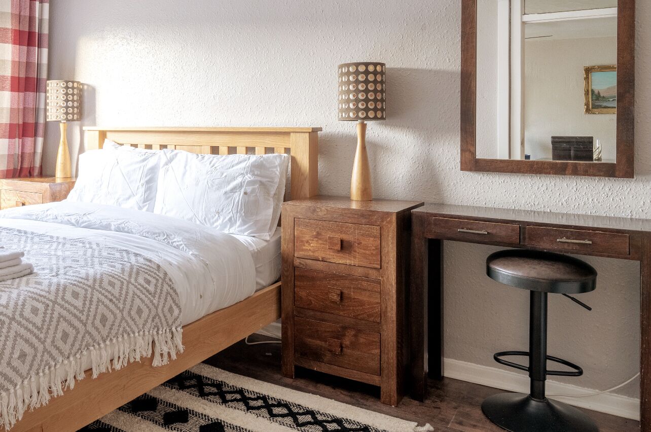 2 bedrooms, desk, iron/ironing board, travel cot