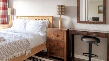 2 bedrooms, desk, iron/ironing board, travel cot