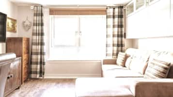 Smart TV, fireplace, video games, DVD player