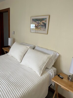 2 bedrooms, WiFi, bed sheets - Quiet Home With Sound Views! (Harkers Island)