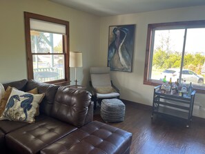 Smart TV, DVD player, books - Quiet Home With Sound Views! (Harkers Island)