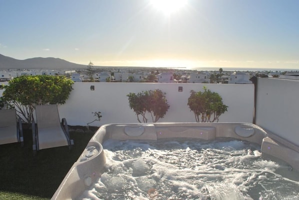 Bain à remous extérieur