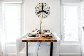 Dining - Cosy apartment in town center, 10-minute walk from station (Sète)
