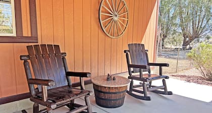 Wagon Wheel Ranch close to DVNP with hot tub and cowboy pool