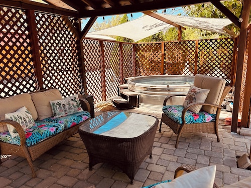 Wagon Wheel Ranch close to DVNP with hot tub and cowboy pool