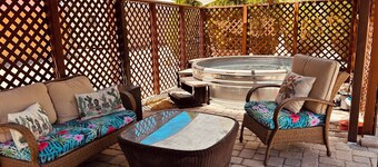 Wagon Wheel Ranch close to DVNP with hot tub and cowboy pool