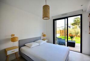 4 bedrooms, iron/ironing board, free WiFi