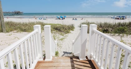 Pirates Cove & Mermaids Haven: Duplex sleeps 32!