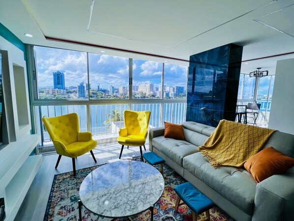 Smart TV, video games, Netflix, streaming services - The Blue Lagoon-Ocean Pad - Brand NEWLY REMODELED 2023 (San Juan)