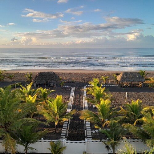 Beautiful 3 Bedroom Ocean Front Condo