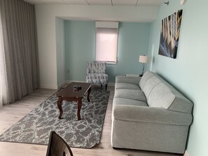 Smart TV, video games - Water Front Condo - Newport Harbor (Newport)