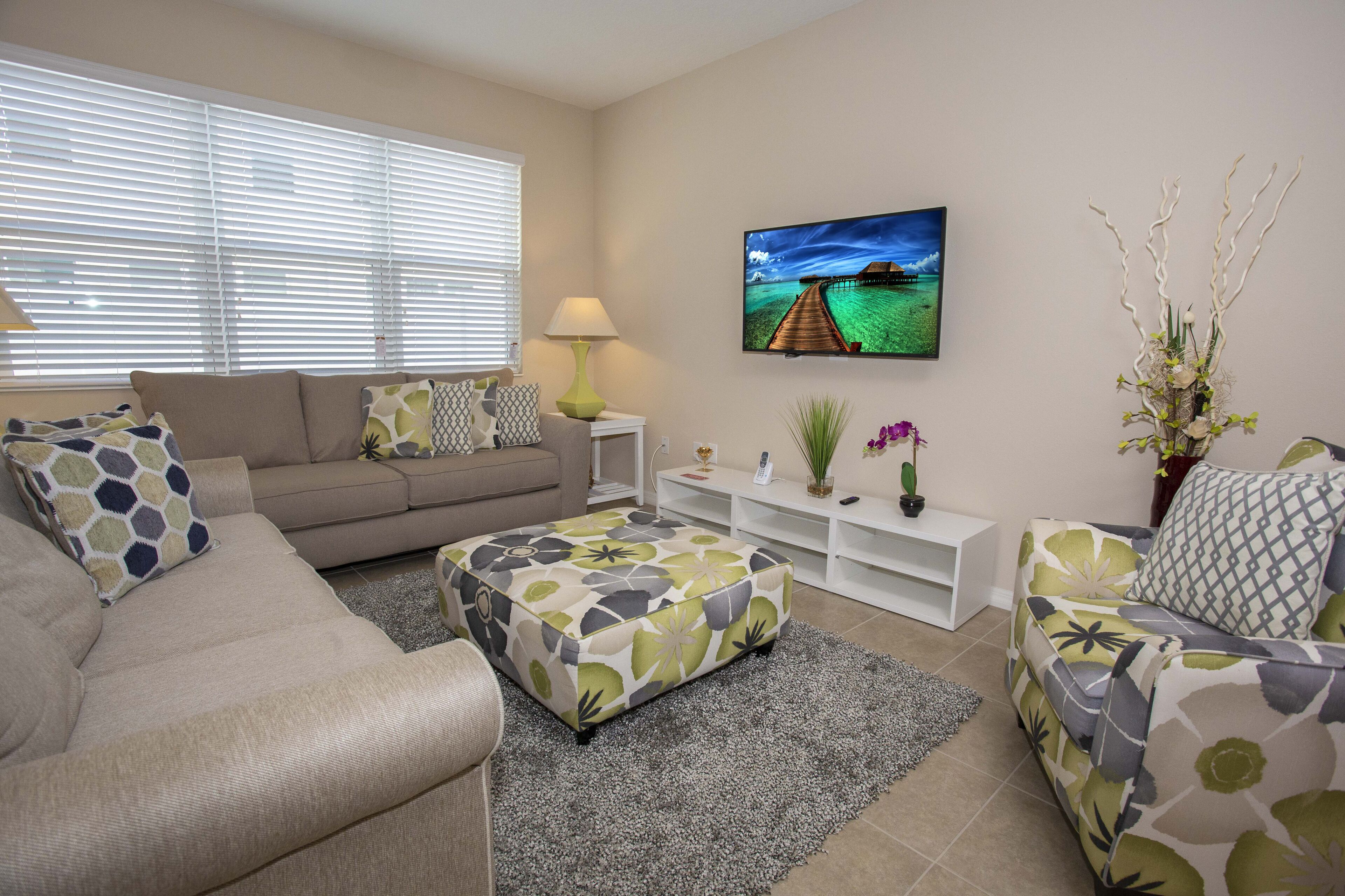 Spacious FOUR-Bedroom townhouse near Disney