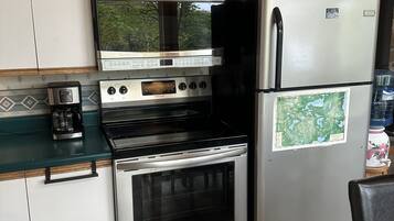 冰箱、微波炉、烤箱、炉灶