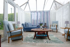 Interior - Cosy Rural Bungalow In Cornwall between Falmouth and Helston Nr Penryn Campus (Nr Penryn Cornwall)