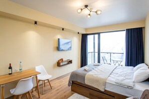 1 bedroom, desk, soundproofing, WiFi - Valley and mountain view, Twins (Gudauri)