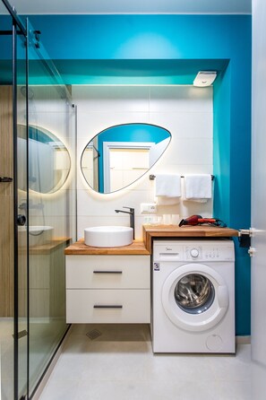 Shower, free toiletries, hair dryer, slippers - Valley and mountain view, Twins (Gudauri)