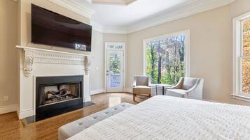 7 bedrooms, desk, iron/ironing board, free WiFi