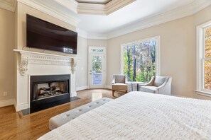 7 bedrooms, desk, iron/ironing board, free WiFi