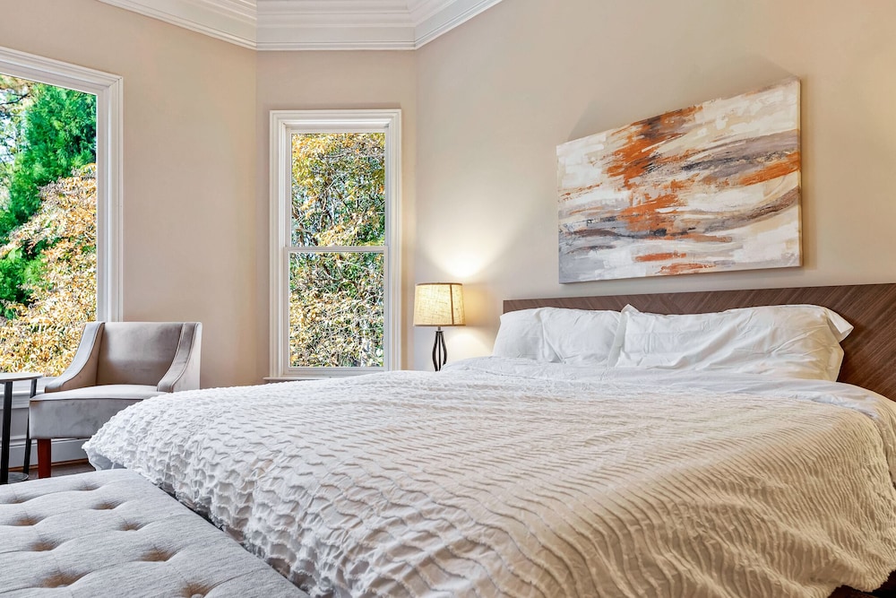 7 BEDROOMS BUCKHEAD "HAVEN MANSION" Atlanta Vrbo