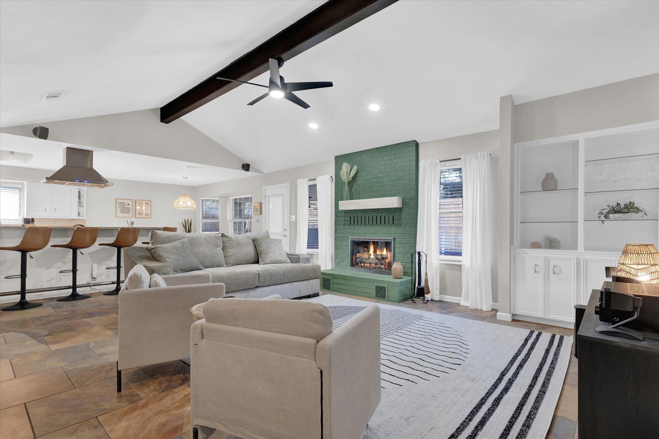 Cozy Oak *Sleeps 10, Hot Tub, Fire Pit*