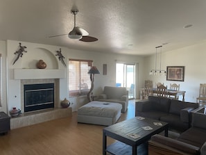 Smart TV, fireplace