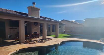 Sierra Vista Getaway Home, Private pool, Great Room