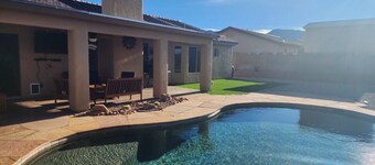 Sierra Vista Getaway Home, Private pool, Great Room