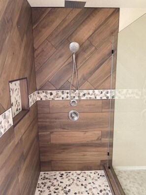 Dusche, Handtücher, Seife, Toilettenpapier