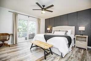 3 bedrooms, desk, travel crib, WiFi - Forests Edge Modern Haven (Bella Vista)