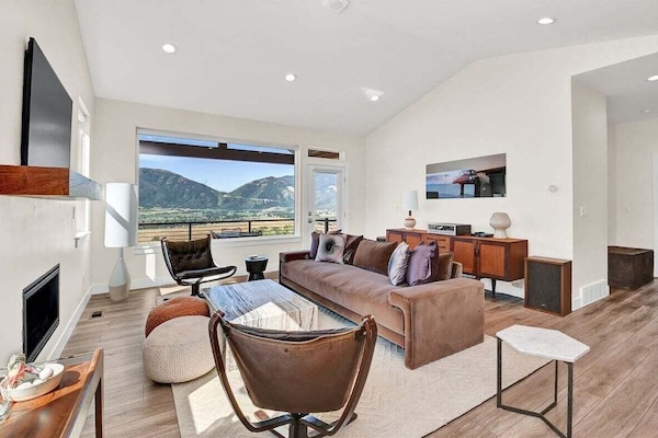 Smart TV, fireplace, foosball, books