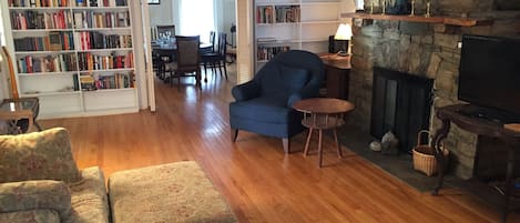 Smart TV, libri, stampante