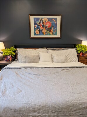 2 bedrooms, in-room safe, iron/ironing board, free WiFi