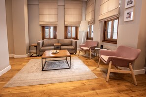 Premium Suite | Premium bedding, desk, iron/ironing board, free WiFi - Bguest Pera Suites (Istanbul)