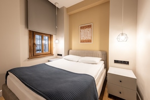 Appartamento Superior | Biancheria da letto di alta qualità, una scrivania, ferro/asse da stiro