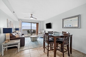 Smart TV - Beachfront - 2 Kings - Heated Pool - Hot tub - Low Density (Orange Beach)