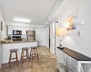 Fridge, microwave, oven, stovetop - Beachfront - 2 Kings - Heated Pool - Hot tub - Low Density (Orange Beach)