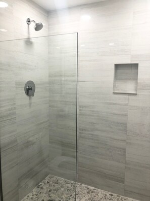 Shower, towels - 232G Lower Level, South Finger (Jolly Harbour)