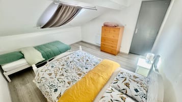 3 bedrooms, desk, iron/ironing board, travel crib