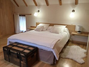 2 bedrooms, iron/ironing board, travel crib, free WiFi