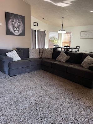 Smart TV - Cozy family home with remolded kitchen (albuquerque)